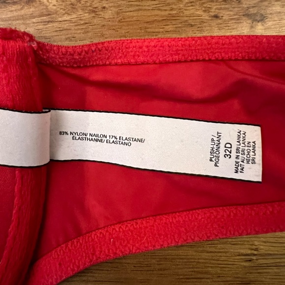 Victoria Secret Bra Size 32D push-up - Picture 7 of 10